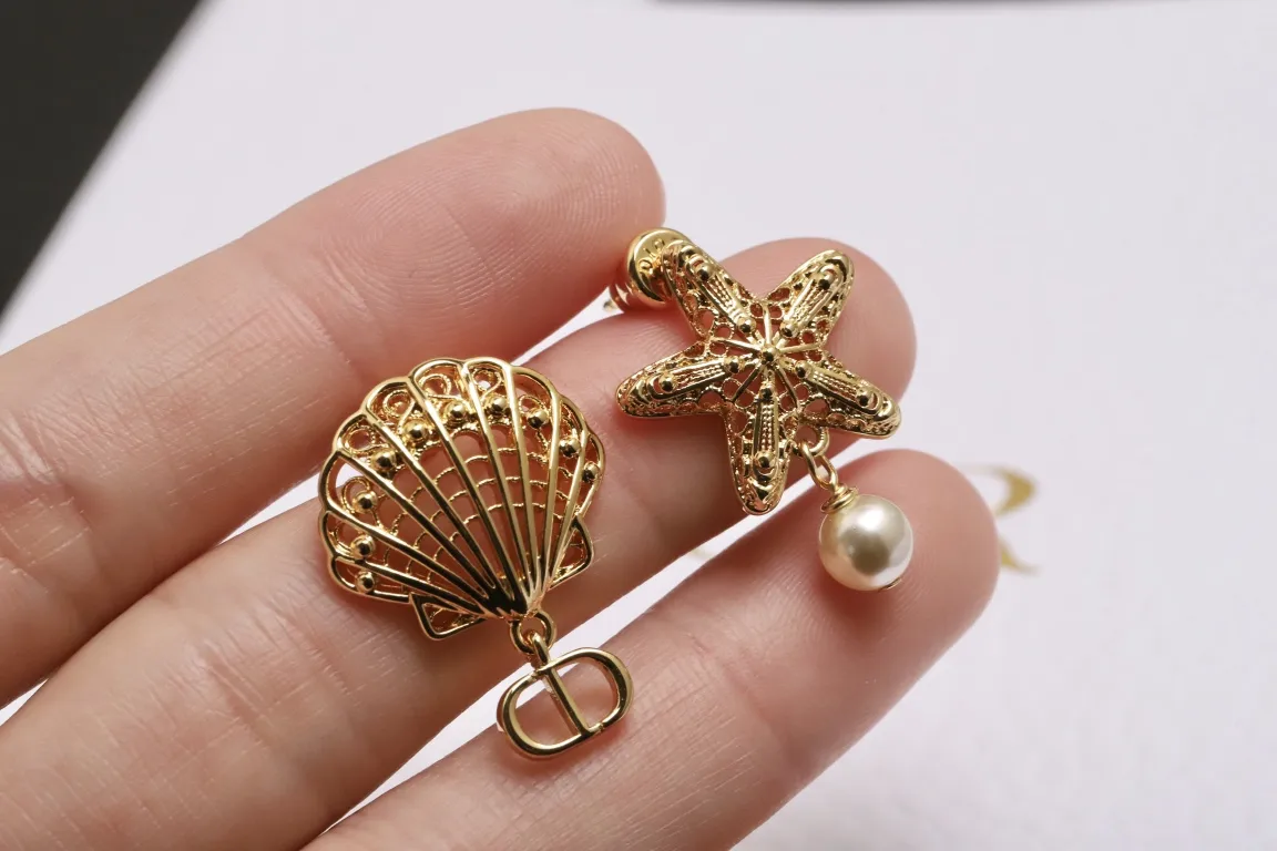 Cabinet de Curiosités Asymmetric Shell and Starfish Earrings D11517599 — view 4