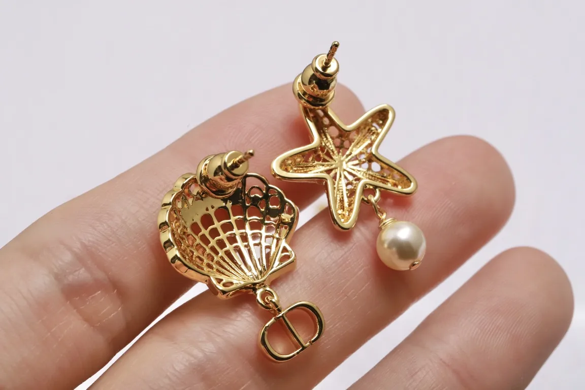 Cabinet de Curiosités Asymmetric Shell and Starfish Earrings D11517599 — view 5