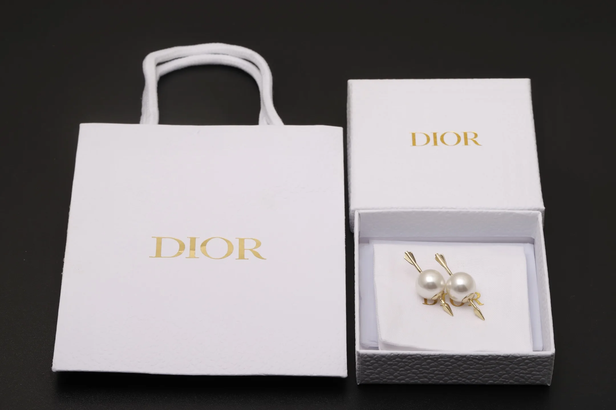 Dior Tribales Arrow Resin Pearl Earrings D11017633 — view 2