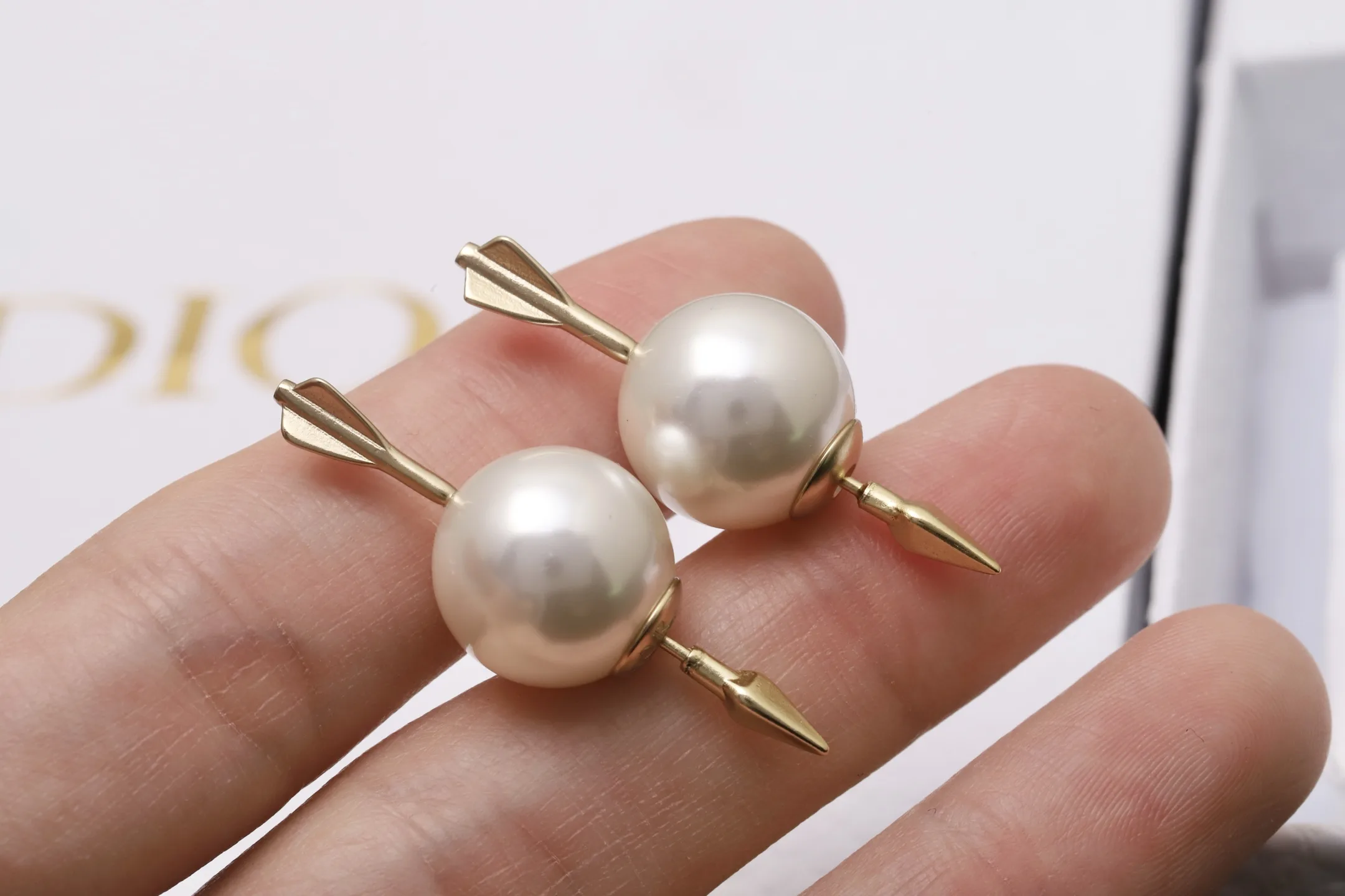 Dior Tribales Arrow Resin Pearl Earrings D11017633 — view 7