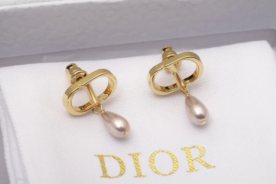 CD Logo Drop Pearl Earrings D13517726 — view 3