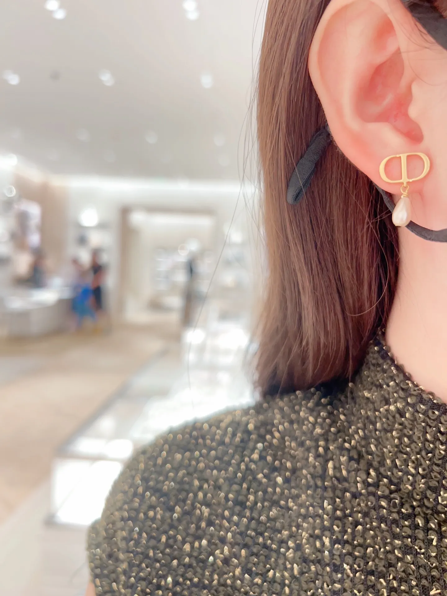 CD Logo Drop Pearl Earrings D13517726 — view 8