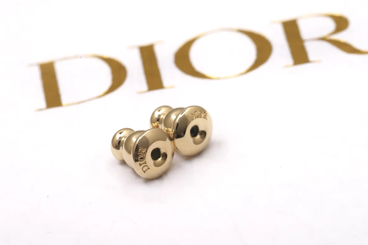 Asymmetric Floral CD Stud Earrings D13517284 — view 7
