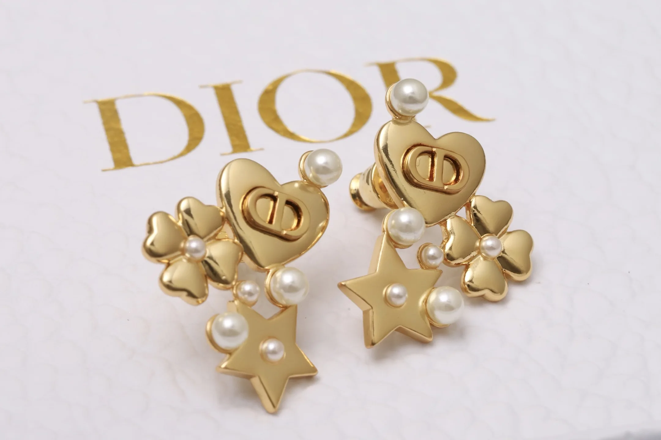 CD Heart Star and Clover Stud Earrings with Resin Pearls D14016678 — view 4