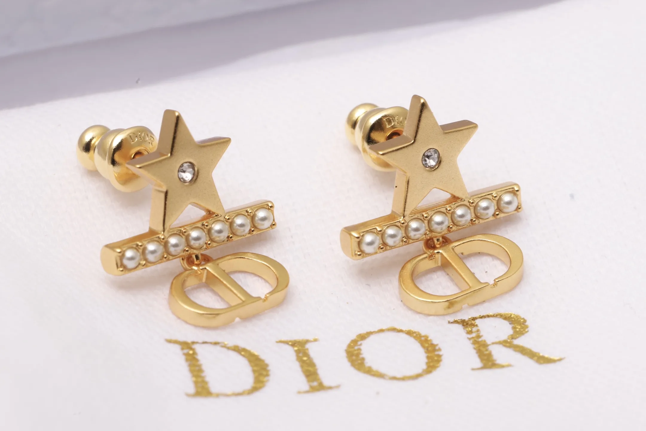 CD Star and Resin Pearl Stud Earrings D13517678 — view 3