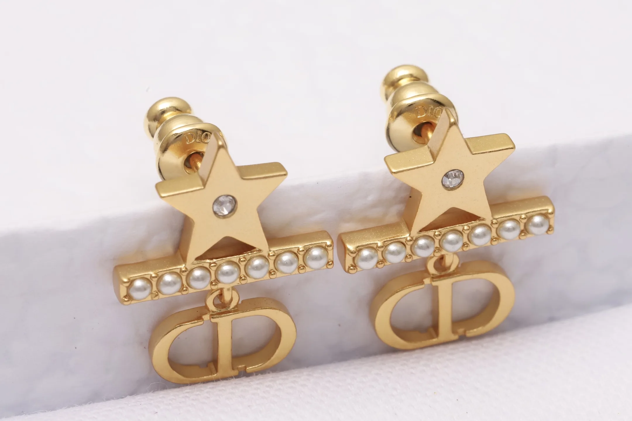 CD Star and Resin Pearl Stud Earrings D13517678 — view 4