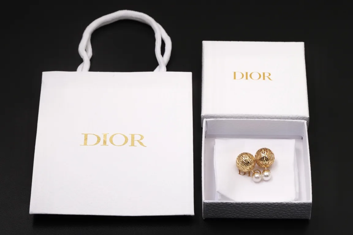 Tribales Openwork Pearl Stud Earrings D12017596 — view 2