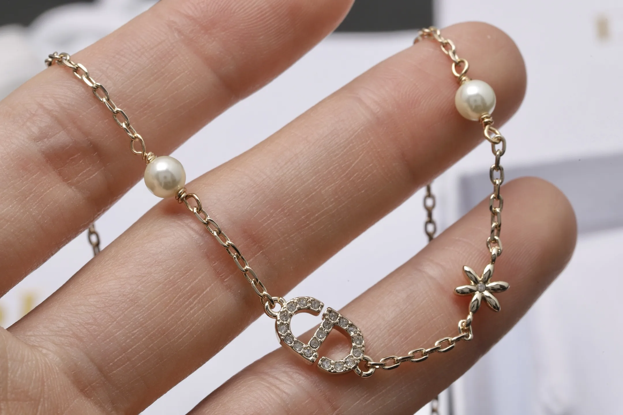 CD Floral Pearl Pendant Necklace D14017098 — view 4