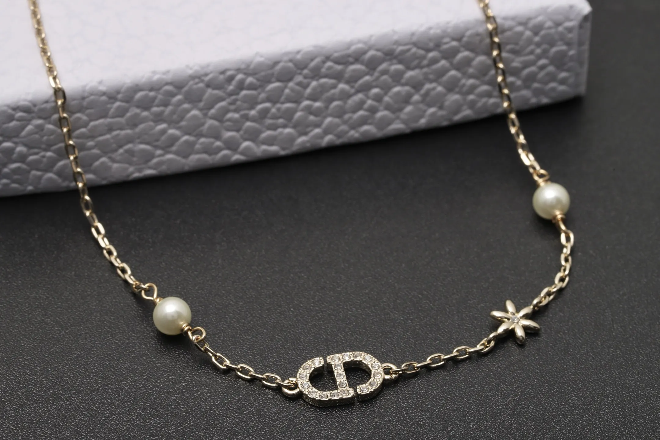 CD Floral Pearl Pendant Necklace D14017098 — view 7