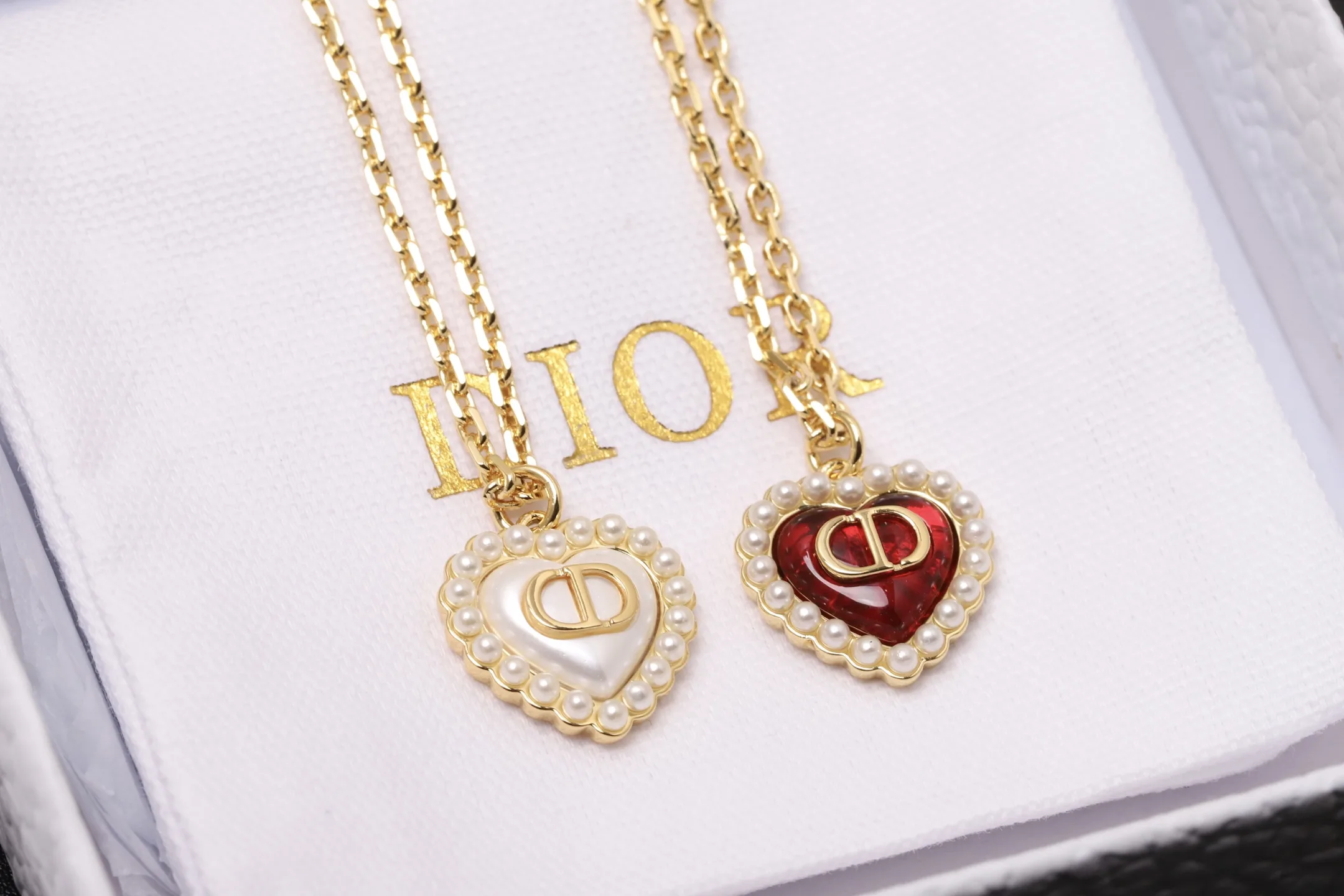 CD Logo Heart Pendant Necklace with Resin Pearls D14017346 — view 3