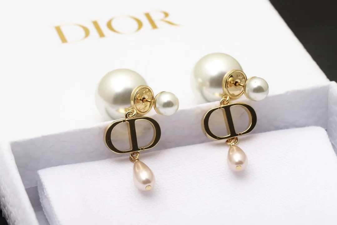 CD Logo Drop Pearl Earrings with Crystals D14517725 — view 3