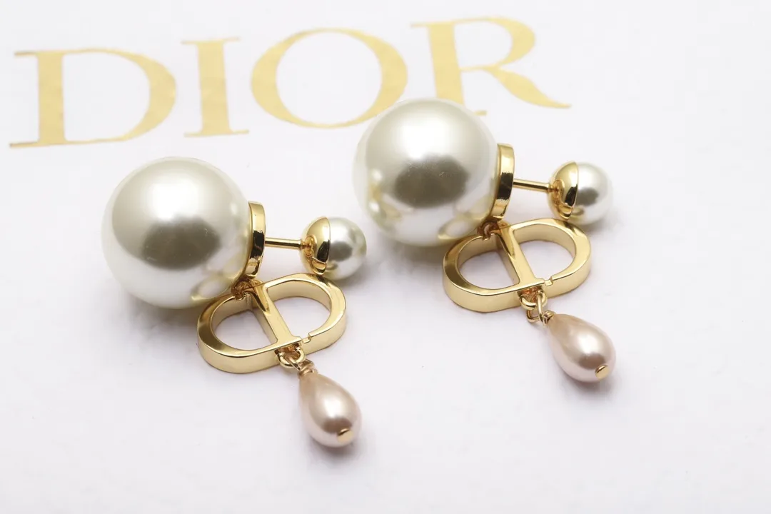 CD Logo Drop Pearl Earrings with Crystals D14517725 — view 6