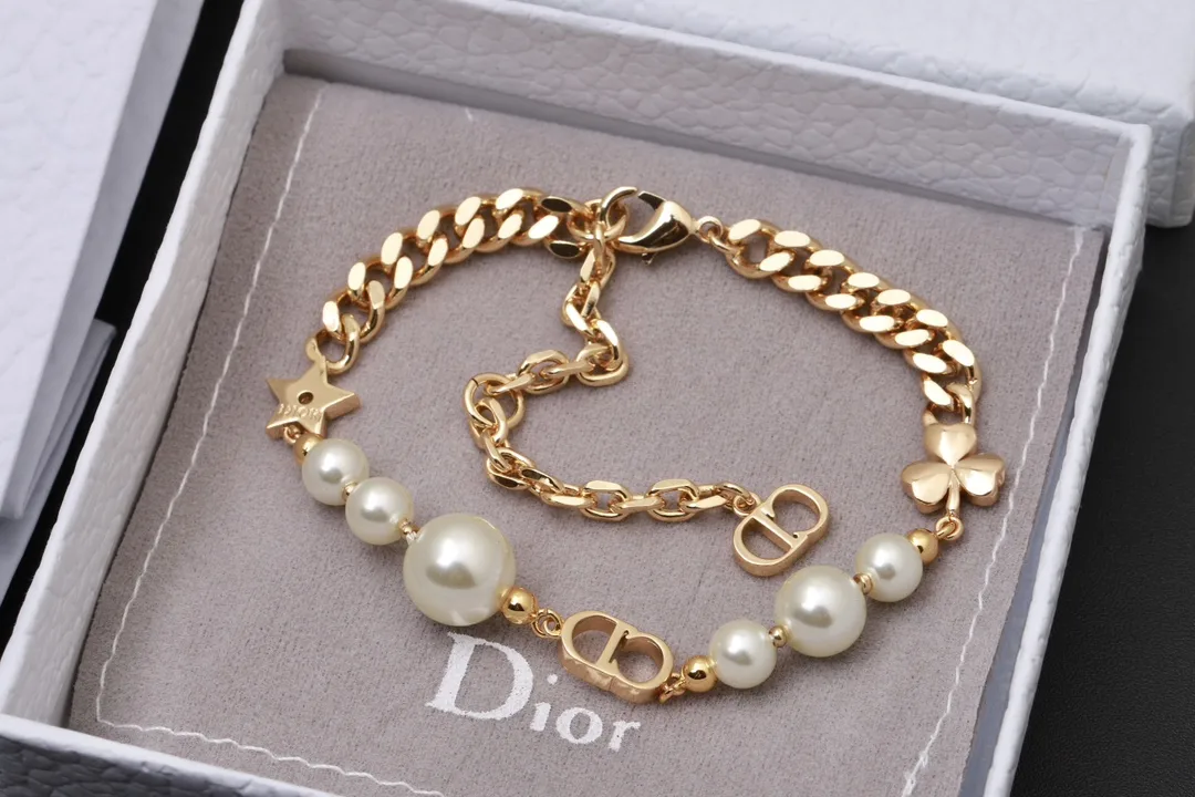 CD Star and Clover Resin Pearl Bracelet D14017257 — view 2