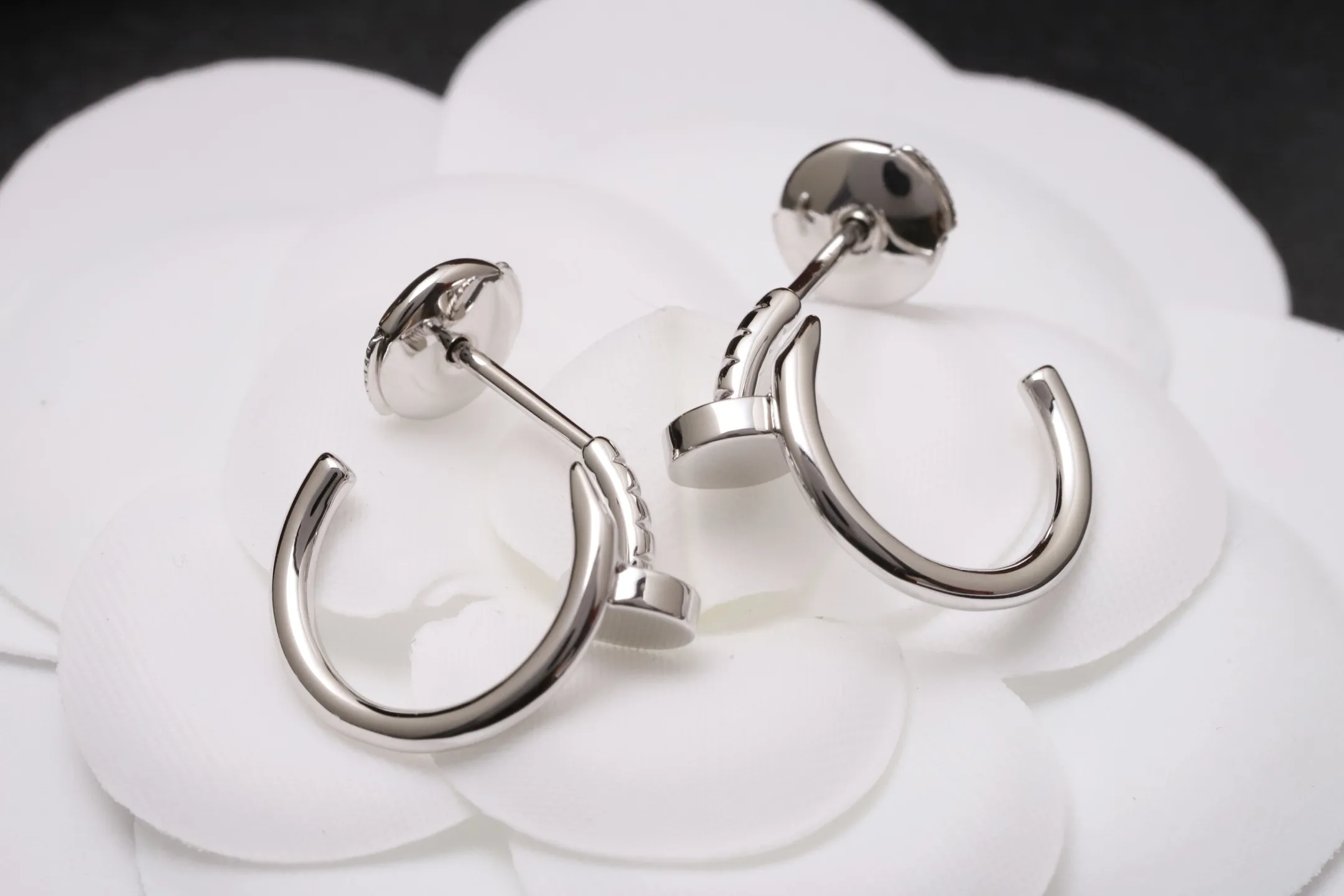 Juste un Clou Small Hoop Earrings D14516880 — view 7
