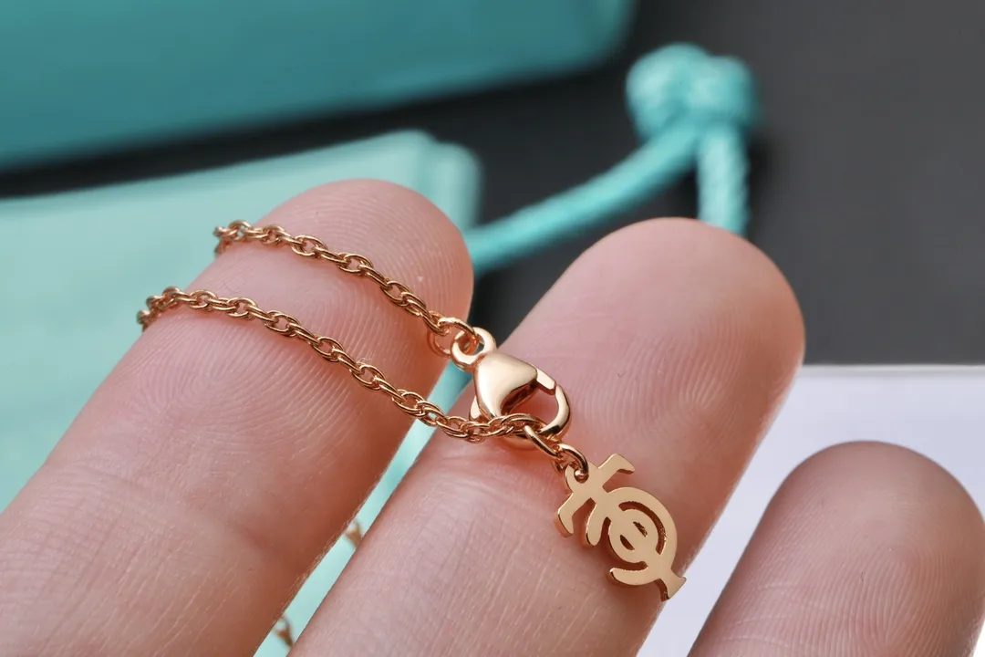 Tiffany Keys Knot Key Pendant Necklace (Sterling Silver) D29517017 — view 7