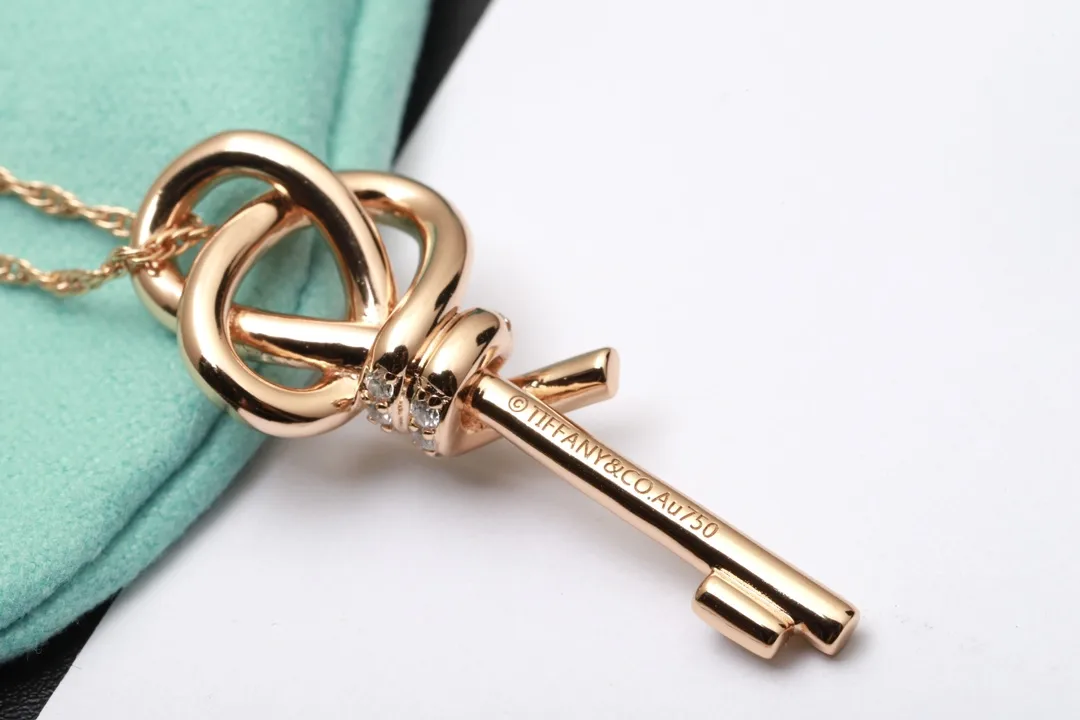 Tiffany Keys Knot Key Pendant Necklace (Sterling Silver) D29517017 — view 8
