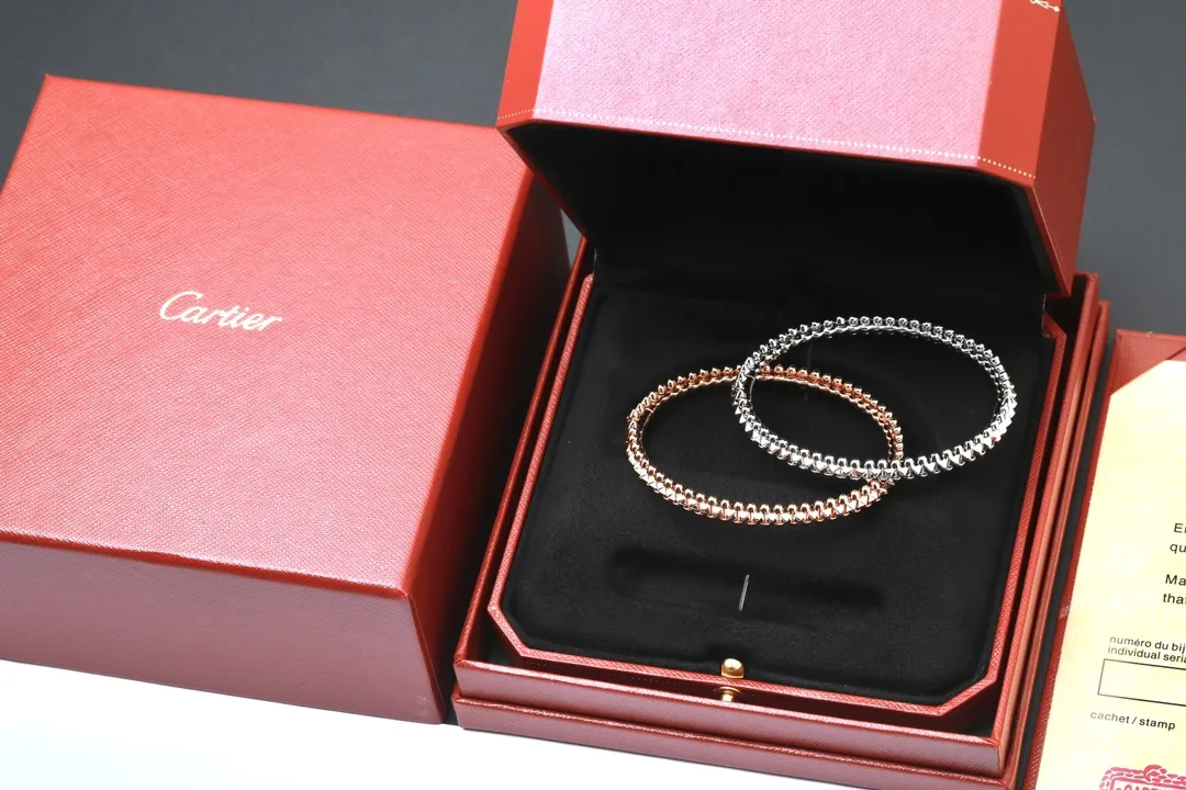 Clash de Cartier Studded Bangle D31016885 — view 4
