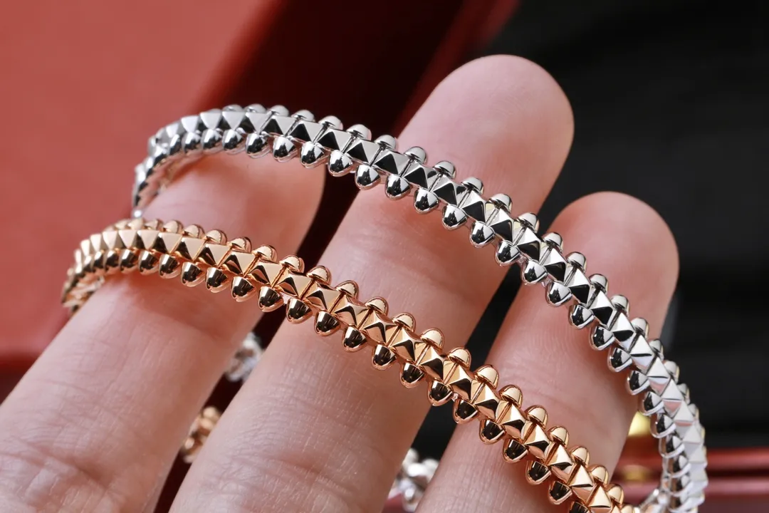 Clash de Cartier Studded Bangle D31016885 — view 7