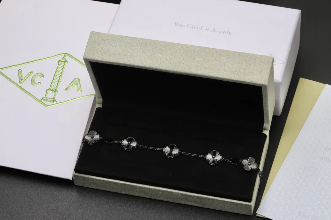 Alhambra Guilloché 5-Motif Bracelet D29016941