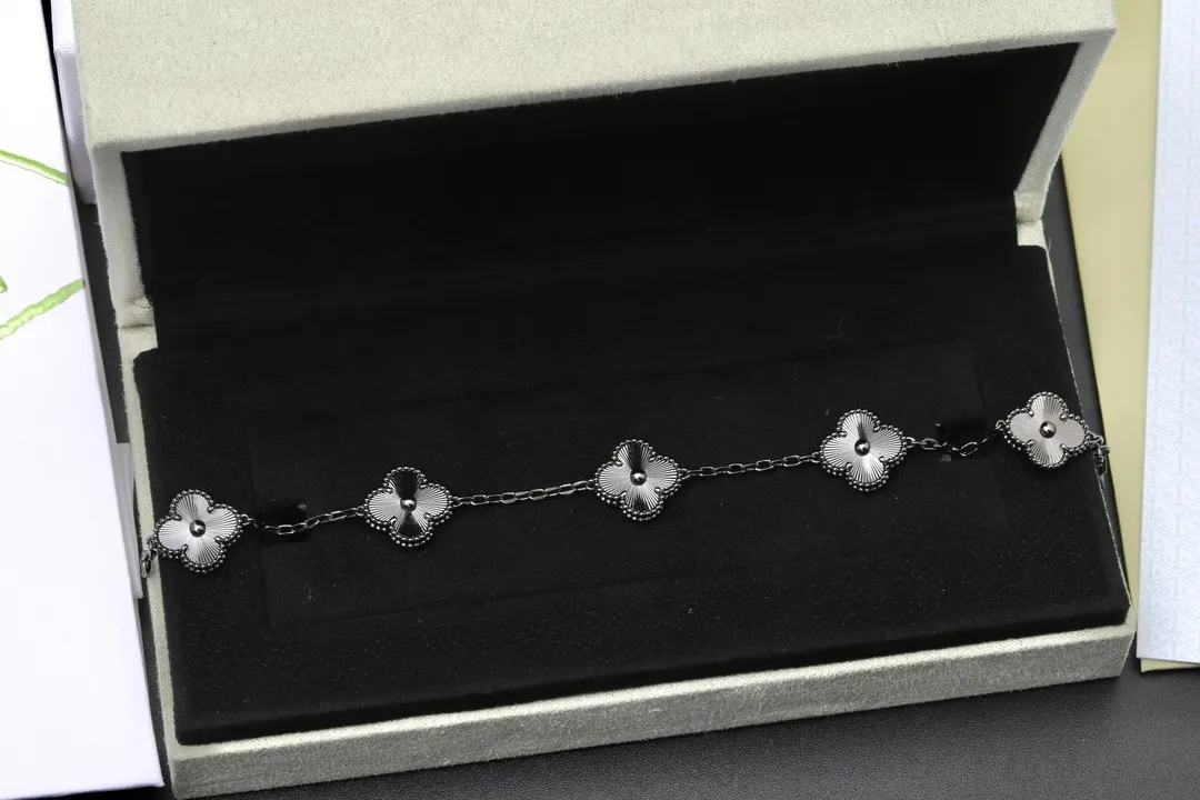 Alhambra Guilloché 5-Motif Bracelet D29016941 — view 2
