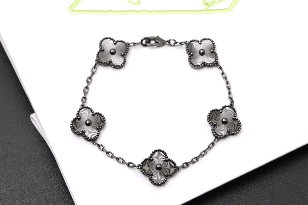 Alhambra Guilloché 5-Motif Bracelet D29016941 — view 3