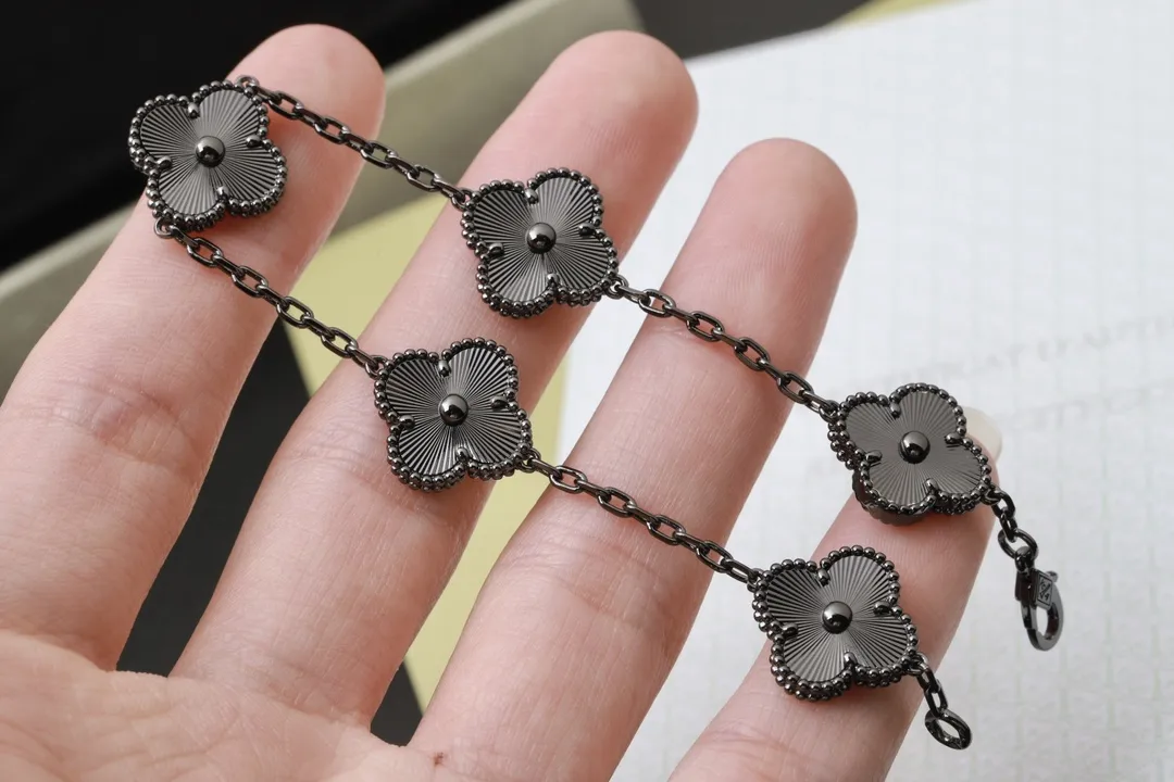 Alhambra Guilloché 5-Motif Bracelet D29016941 — view 5