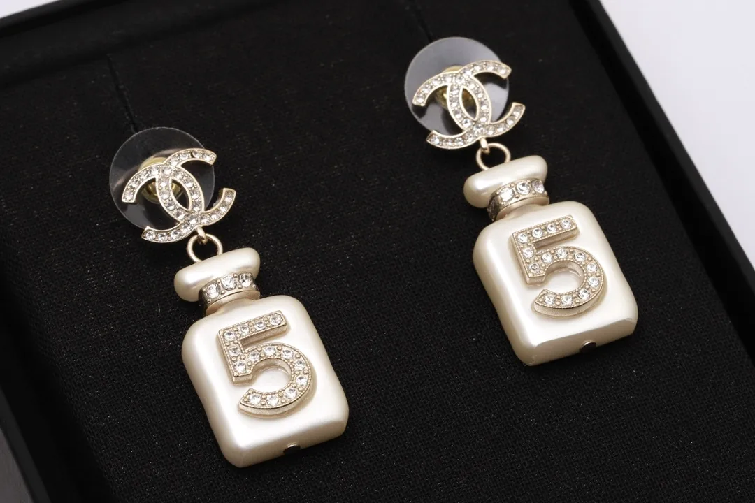 No. 5 Perfume Bottle Crystal Drop Earrings D16017423 — view 2