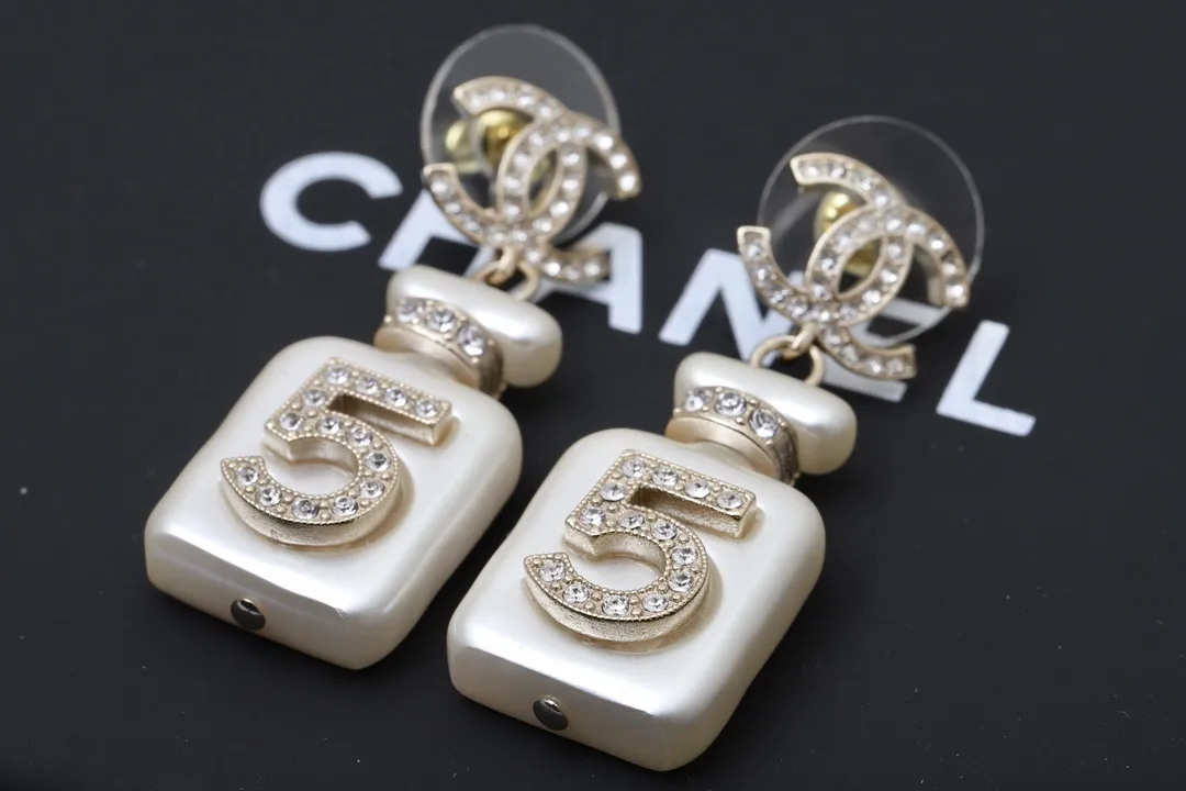 No. 5 Perfume Bottle Crystal Drop Earrings D16017423 — view 3