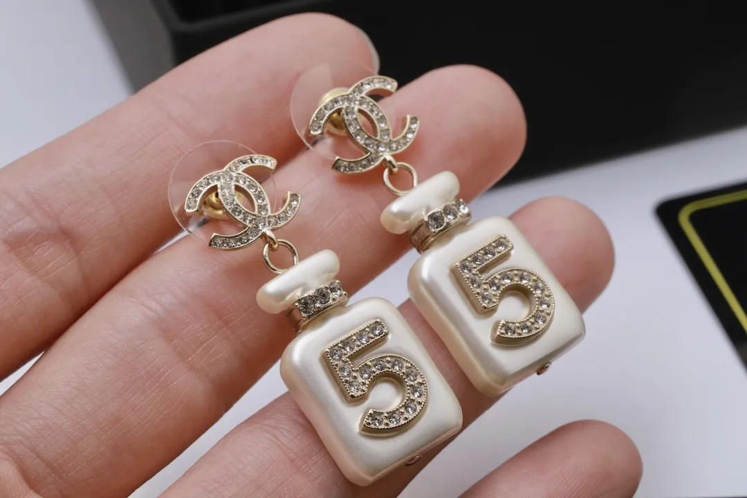 No. 5 Perfume Bottle Crystal Drop Earrings D16017423 — view 4