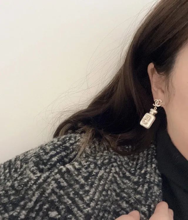 No. 5 Perfume Bottle Crystal Drop Earrings D16017423 — view 9