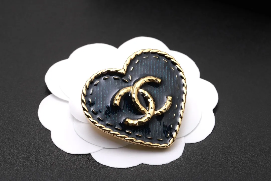 Heart-Shaped Denim Enamel Brooch D14517235 — view 3