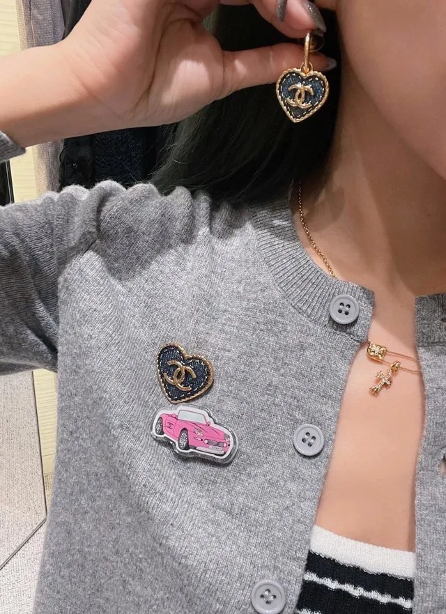 Heart-Shaped Denim Enamel Brooch D14517235 — view 8