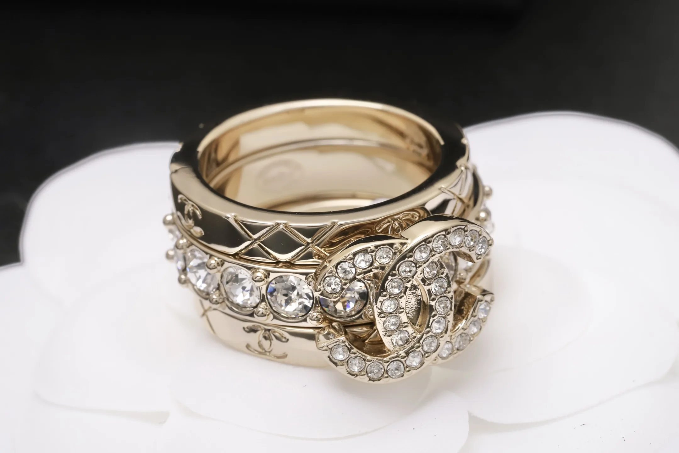 Coco Crush Quilted Triple Stack Ring D16517643 — view 4