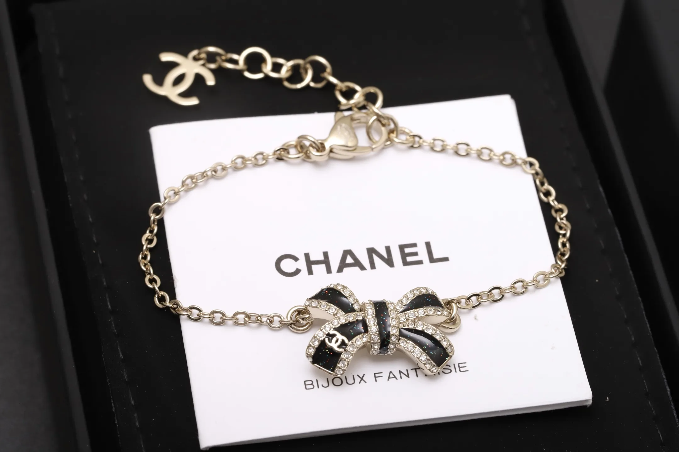 Bow Charm Enamel and Crystal Bracelet D14517364 — view 2