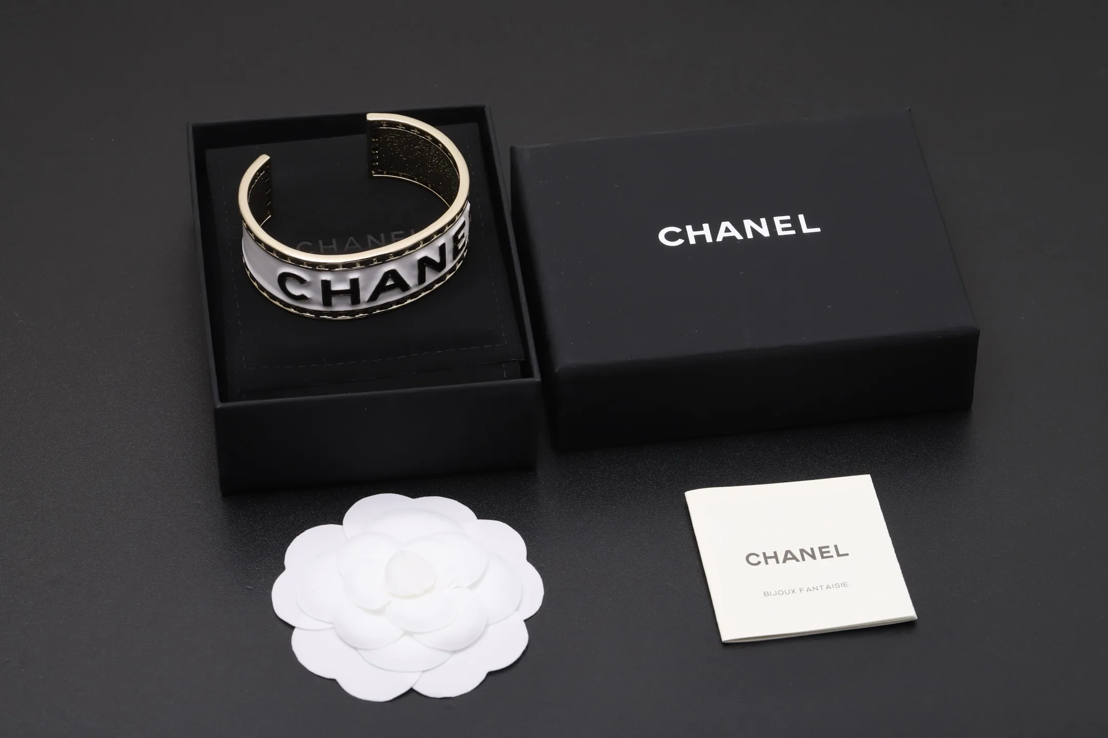 Logo Enamel Cuff Bracelet D19017669 — view 4