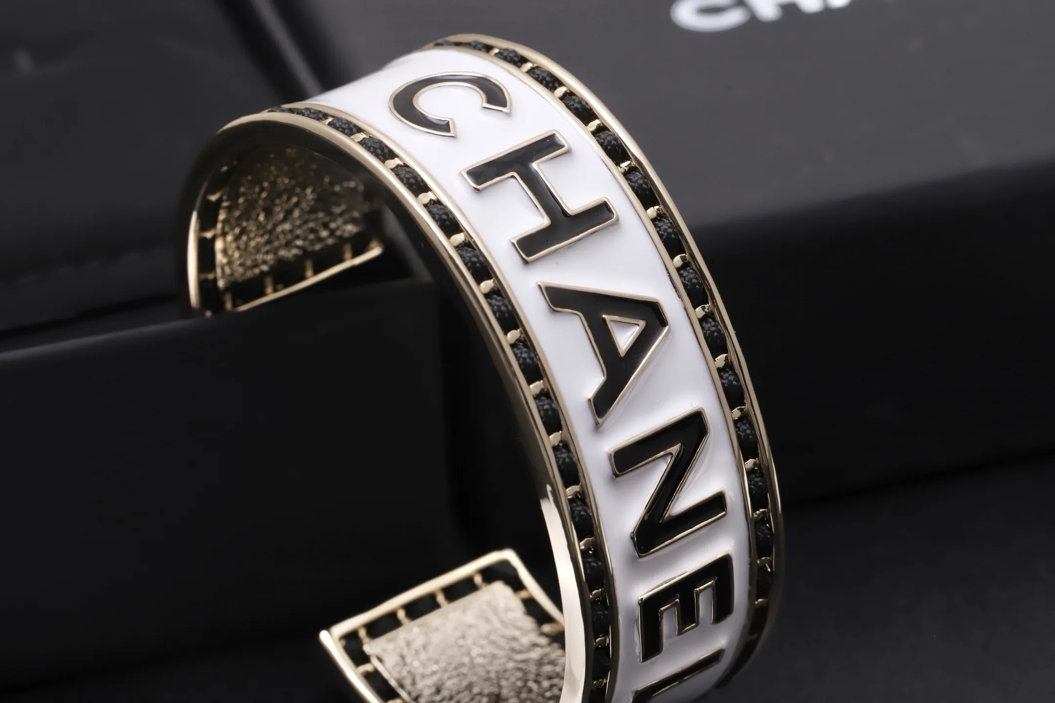 Logo Enamel Cuff Bracelet D19017669 — view 5