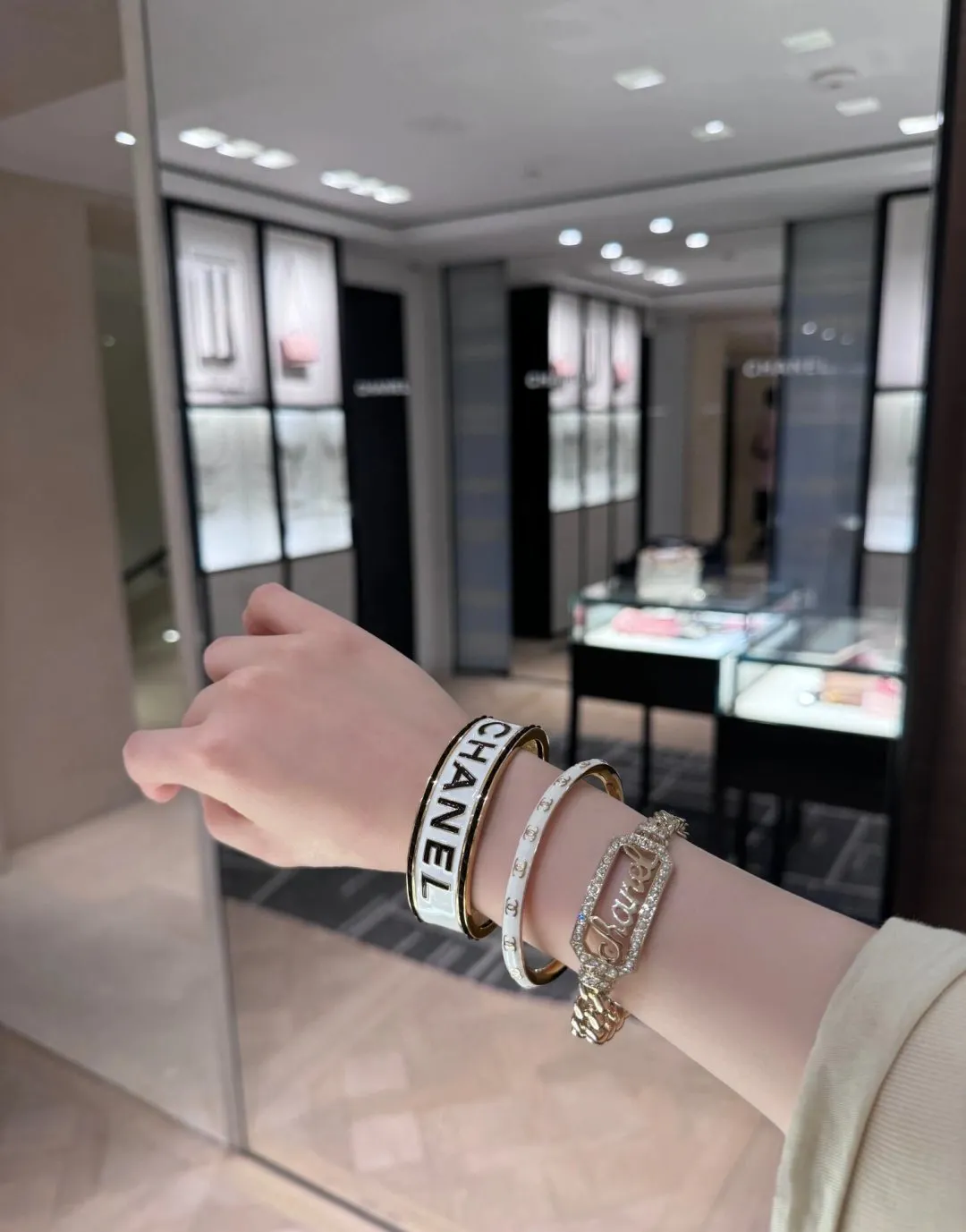 Logo Enamel Cuff Bracelet D19017669 — view 9