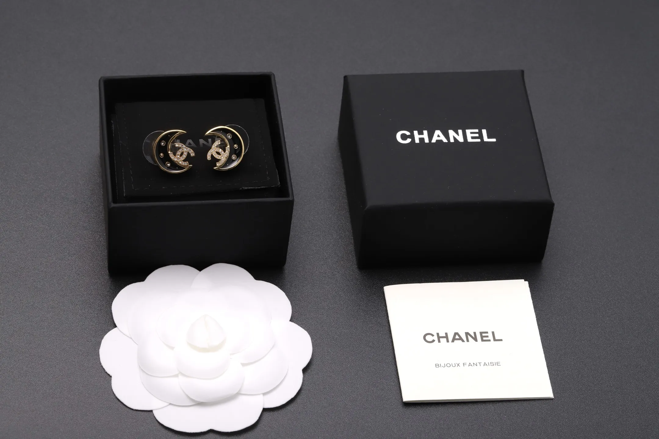 Crescent Moon CC Logo Stud Earrings D14017241 — view 2