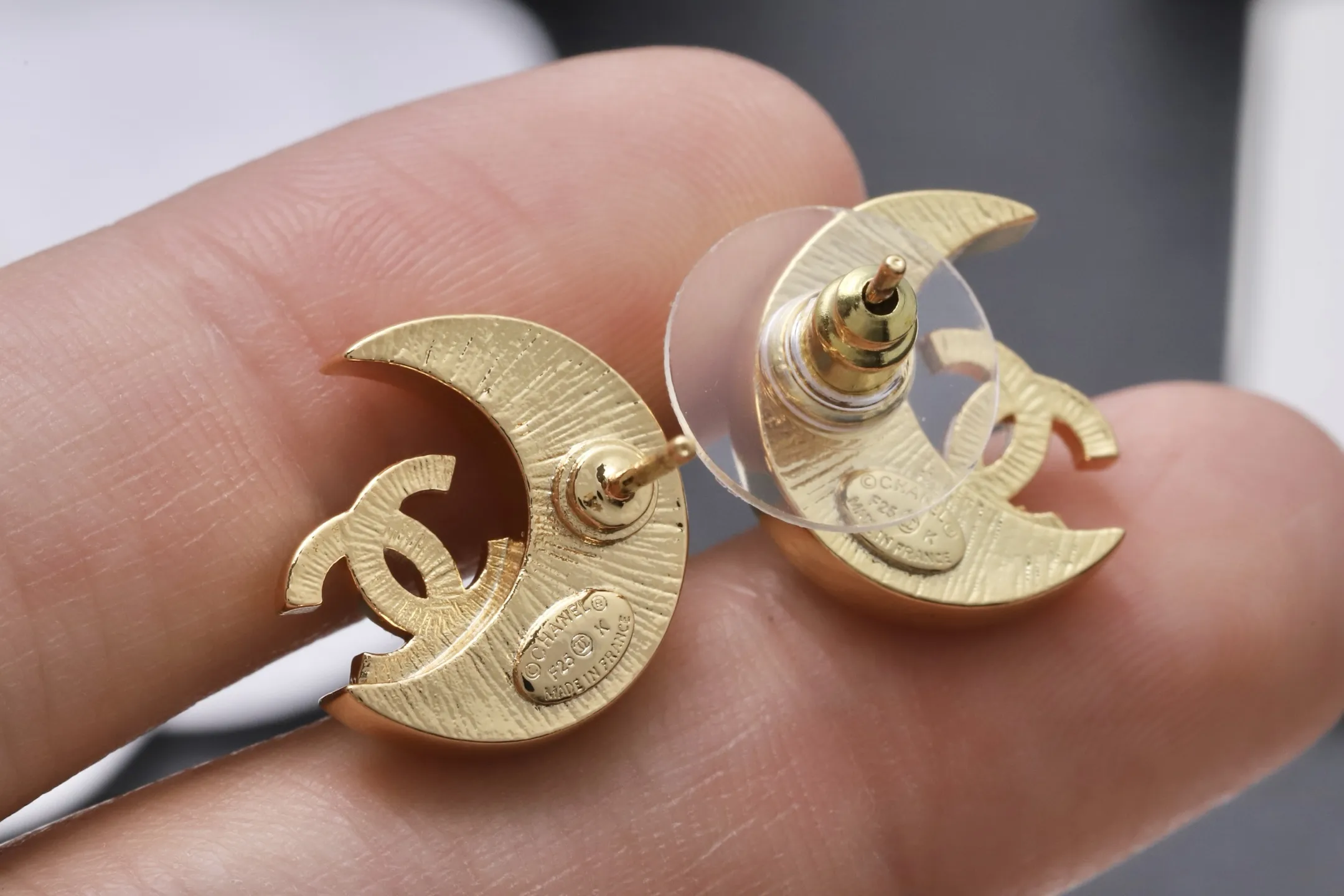 Crescent Moon CC Logo Stud Earrings D14017241 — view 6