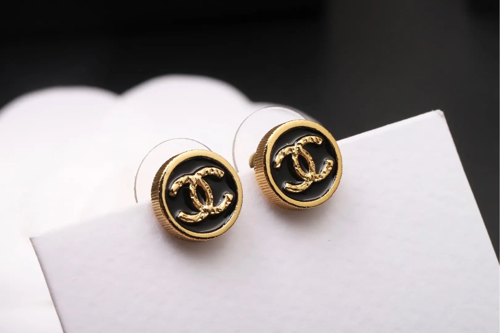Vintage-Style CC Logo Stud Earrings D13517429 — view 4