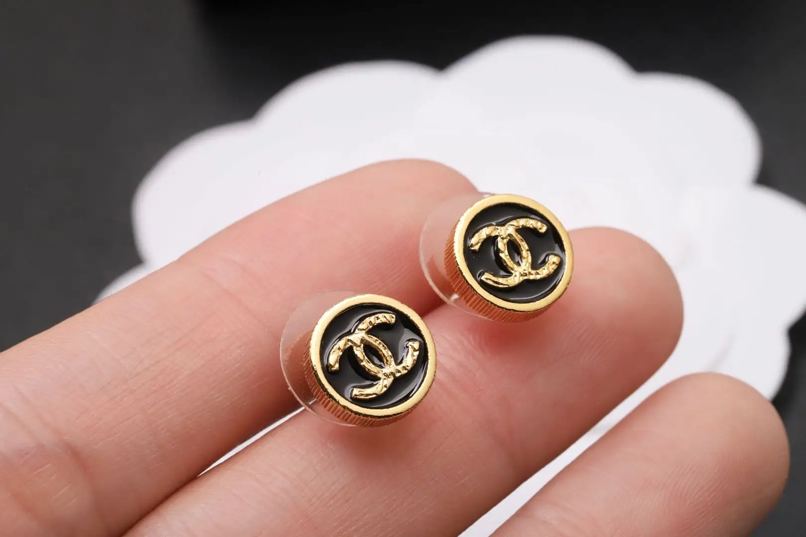 Vintage-Style CC Logo Stud Earrings D13517429 — view 5
