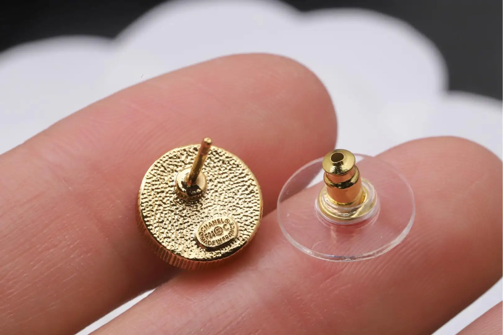 Vintage-Style CC Logo Stud Earrings D13517429 — view 6