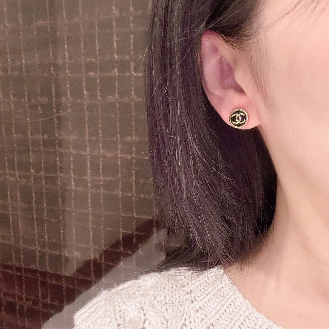 Vintage-Style CC Logo Stud Earrings D13517429 — view 7