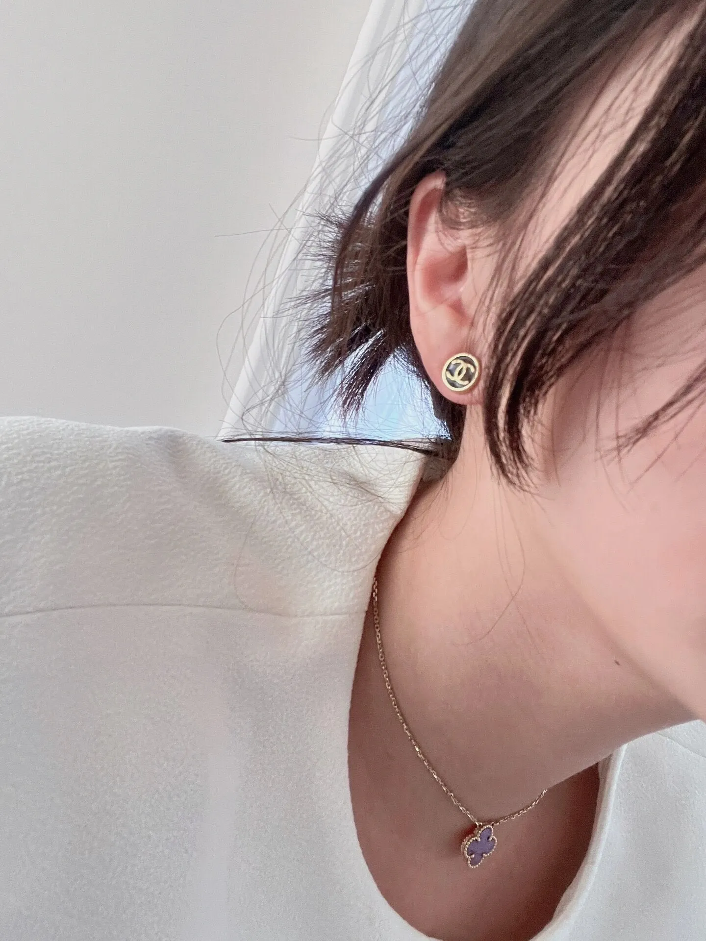 Vintage-Style CC Logo Stud Earrings D13517429 — view 9