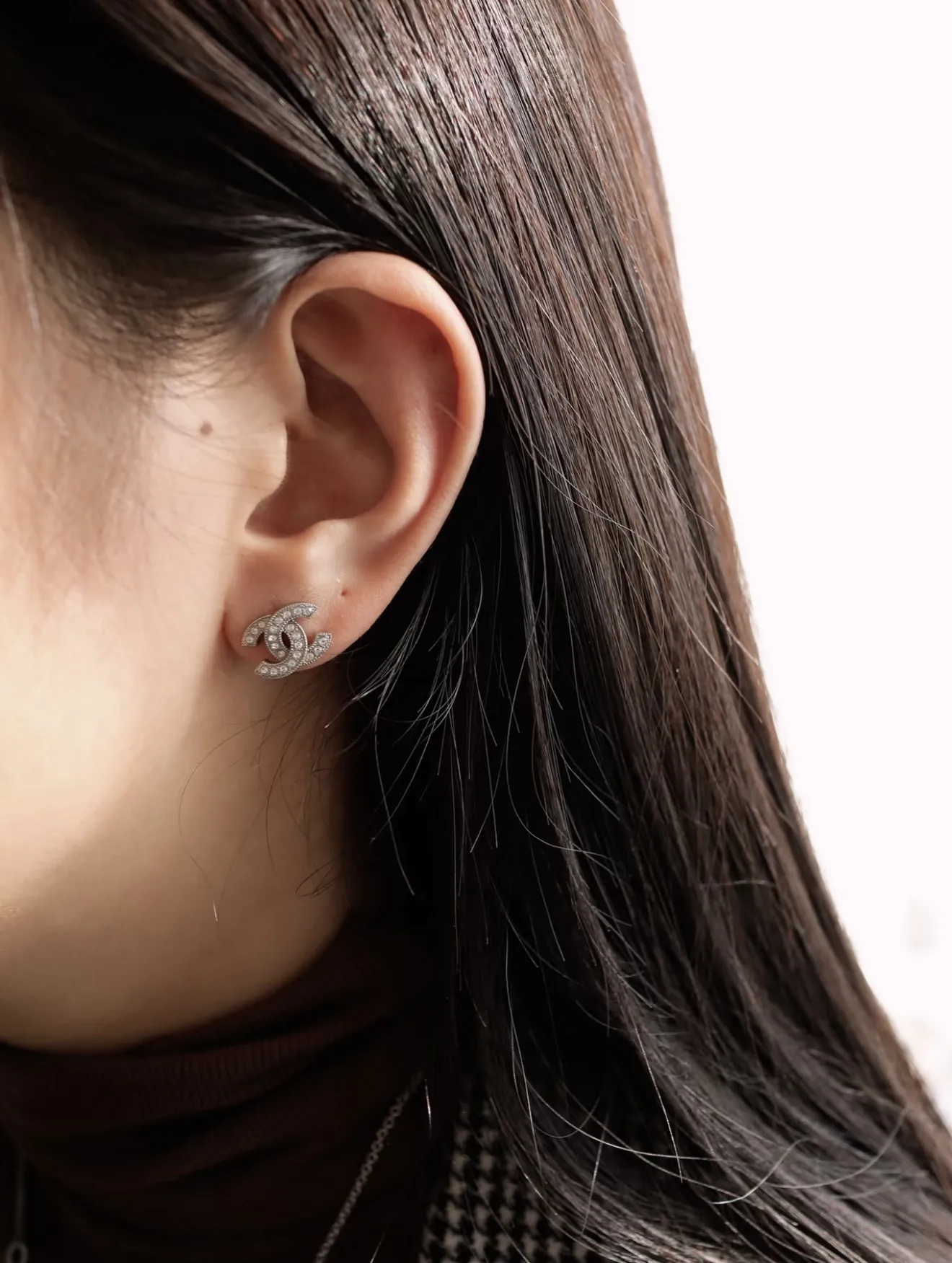 Crystal-Embellished CC Stud Earrings D11517061 — view 8