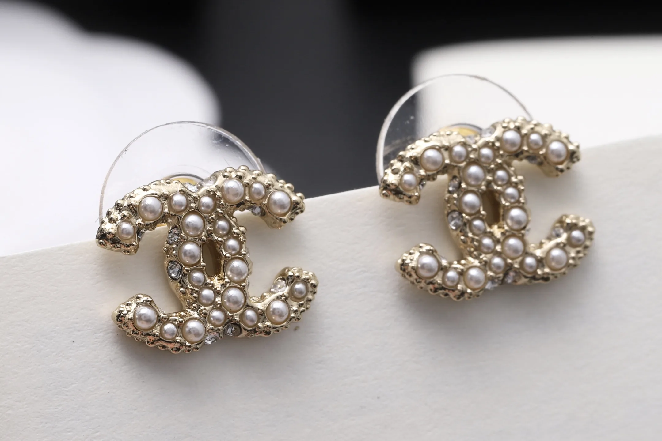 CC Pearl-Embellished Stud Earrings D13517066 — view 4