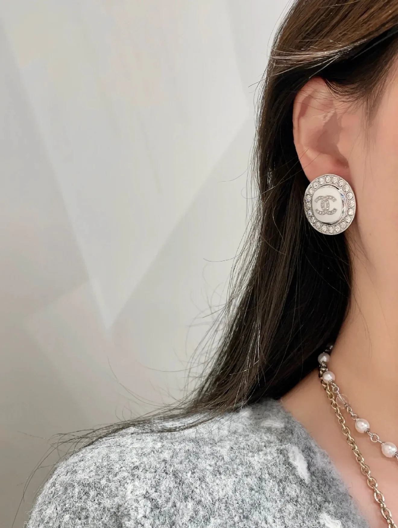 Crystal-Embellished Enamel Round Stud Earrings D15017434 — view 7