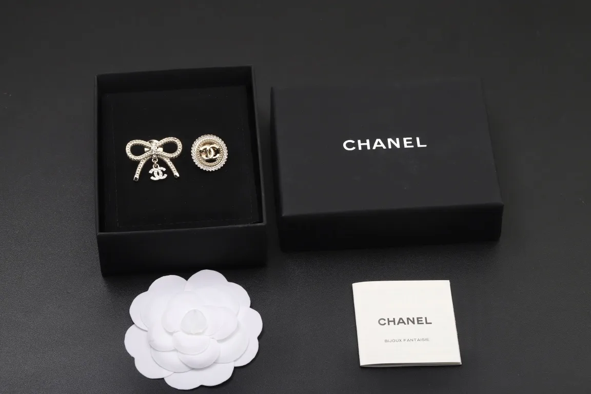 Crystal-Embellished Bow and CC Logo Brooch Set D15017237 — view 4