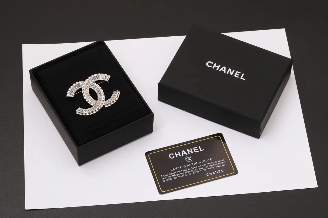 Crystal-Embellished Interlocking CC Brooch D15517234 — view 4