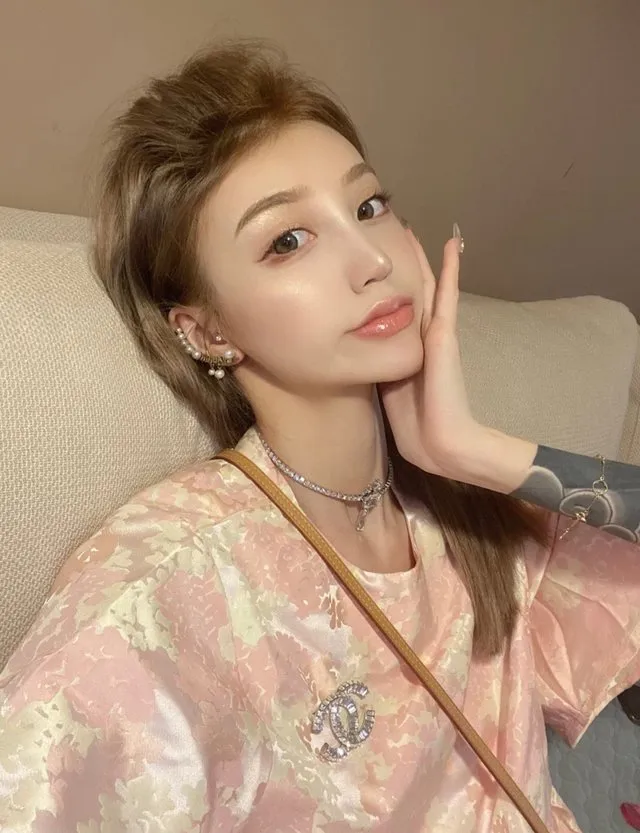 Crystal-Embellished Interlocking CC Brooch D15517234 — view 9